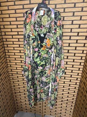 Sofia by Sofia Vergara Small‎ Swim Suit And  Medium Cover Up/Kimono